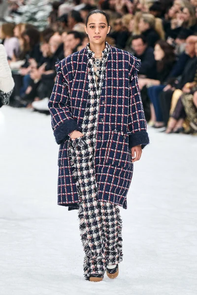 Look 30
